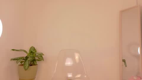 Snapshot of alia_peach_ chatting on 4, 12, 2025 Alia online show from 4, 12, 2025