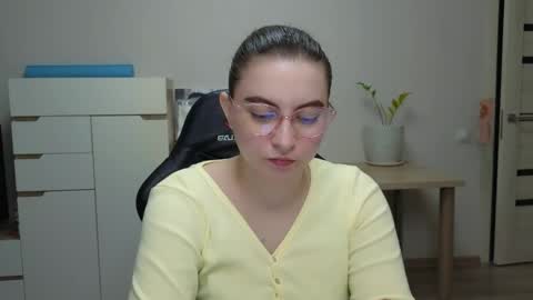 Snapshot of alice_________________________ chatting on 18, 4, 2026 Alice online show from 18, 4, 2026