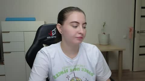 Snapshot of alice_________________________ chatting on 23, 4, 2026 Alice online show from 23, 4, 2026