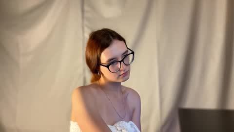 Snapshot of alice_alarcon chatting on 1, 11, 2025 Hey Im Alice online show from 1, 11, 2025