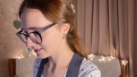 Snapshot of alice_alarcon chatting on 15, 11, 2025 Hey Im Alice online show from 15, 11, 2025