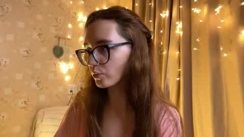 Snapshot of alice_alarcon chatting on 28, 11, 2025 Hey Im Alice online show from 28, 11, 2025