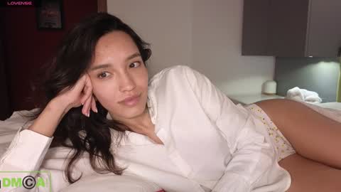 A R Y A  T I A online show from 4, 1, 2025