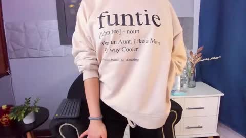  Alice Evans online show from 2, 1, 2025