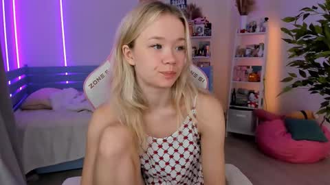 Snapshot of alice_forfun chatting on 3, 11, 2025 Alichery online show from 3, 11, 2025