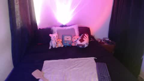 alice_m00nn online show from 17, 12, 2024