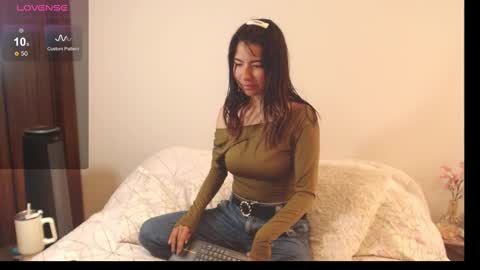 Snapshot of alice_middle01 chatting on 21, 11, 2025 Alice online show from 21, 11, 2025