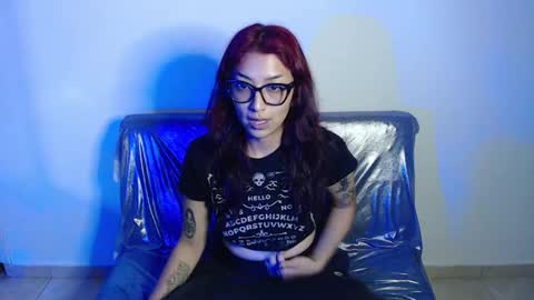 Snapshot of alice_phantom chatting on 2, 12, 2025 online show from 2, 12, 2025