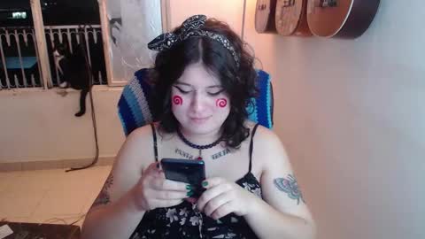 Snapshot of alice_psilocybe_sabina420 chatting on 17, 11, 2025 Alicia Aldara online show from 17, 11, 2025