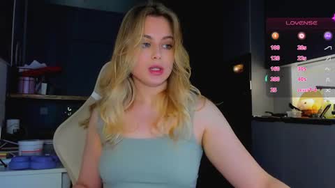 Snapshot of alice_wander chatting on 23, 5, 2026 Alice online show from 23, 5, 2026