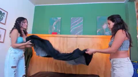 Snapshot of aliceandsia chatting on 8, 11, 2025 Alice and Asia online show from 8, 11, 2025