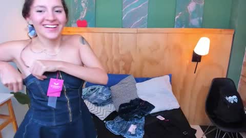 Snapshot of aliceandsia chatting on 17, 11, 2025 Alice and Asia online show from 17, 11, 2025