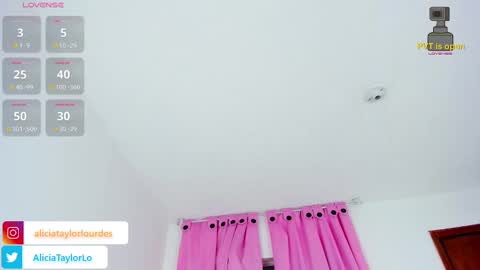 Snapshot of alicebigboobsxxx chatting on 5, 2, 2025 Juli online show from 5, 2, 2025