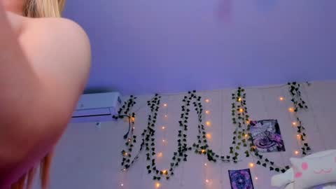 Snapshot of alicecaseyy chatting on 1, 12, 2024 AliceCasey online show from 1, 12, 2024