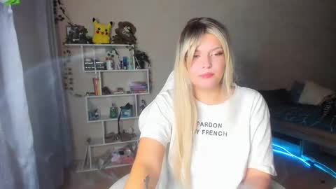 Snapshot of alicecaseyy chatting on 16, 10, 2025 AliceCasey online show from 16, 10, 2025