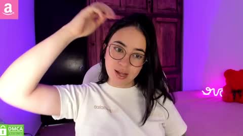Snapshot of alicee_2 chatting on 1, 7, 2026 Aliceee .. 97YP9VWGZHrefnav wishlist lists 1 online show from 1, 7, 2026