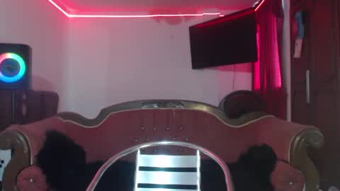 aliceesmiths online show from 14, 2, 2025