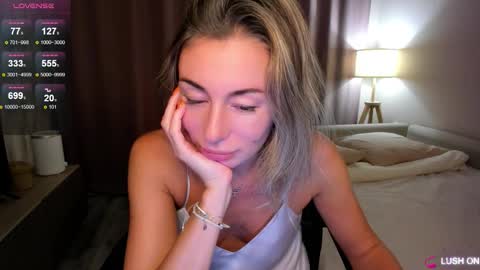 Snapshot of aliceevan chatting on 22, 11, 2025 Daniella online show from 22, 11, 2025