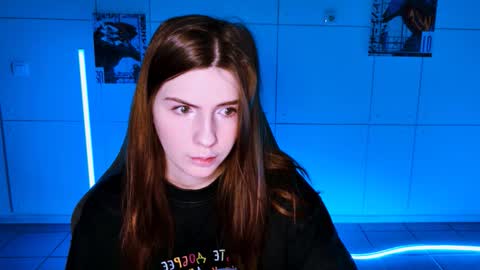 Snapshot of aliceinredsquare_ chatting on 17, 10, 2025 Alice online show from 17, 10, 2025