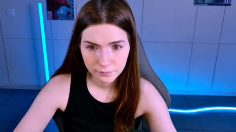 Snapshot of aliceinredsquare_ chatting on 19, 10, 2025 Alice online show from 19, 10, 2025