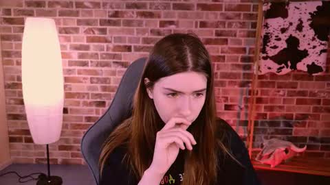 Snapshot of aliceinredsquare_ chatting on 6, 11, 2025 Alice online show from 6, 11, 2025