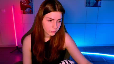 Snapshot of aliceinredsquare_ chatting on 12, 11, 2025 Alice online show from 12, 11, 2025