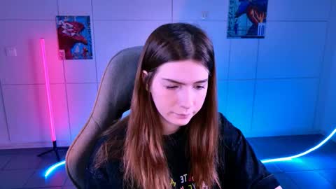 Snapshot of aliceinredsquare_ chatting on 14, 11, 2025 Alice online show from 14, 11, 2025