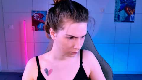 Snapshot of aliceinredsquare_ chatting on 15, 11, 2025 Alice online show from 15, 11, 2025