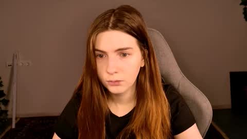 Snapshot of aliceinredsquare_ chatting on 28, 11, 2025 Alice online show from 28, 11, 2025