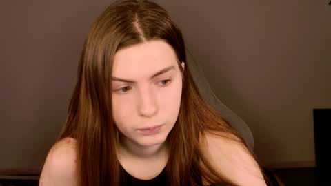 Snapshot of aliceinredsquare_ chatting on 4, 12, 2025 Alice online show from 4, 12, 2025