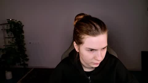 Snapshot of aliceinredsquare_ chatting on 5, 12, 2025 Alice online show from 5, 12, 2025