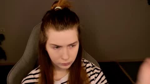 Snapshot of aliceinredsquare_ chatting on 14, 12, 2025 Alice online show from 14, 12, 2025