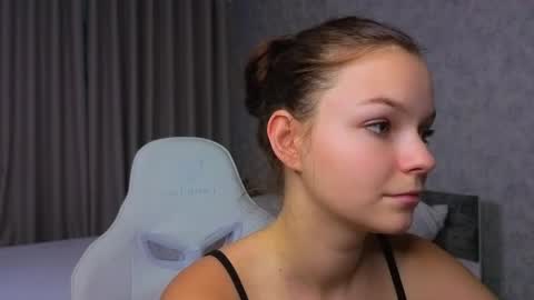 Snapshot of alicelittlekitty chatting on 25, 5, 2026 u can name me Alice online show from 25, 5, 2026