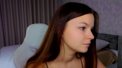 Snapshot of alicelittlekitty chatting on 3, 6, 2026 u can name me Alice online show from 3, 6, 2026