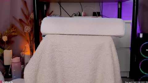 Elle online show from 5, 2, 2025