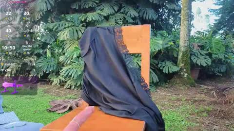 Snapshot of alicemrtnzz chatting on 27, 10, 2025 alicemrtnzz online show from 27, 10, 2025