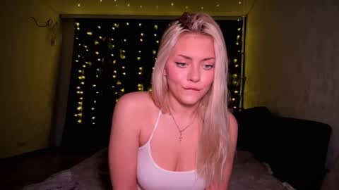 Snapshot of aliceoceaneyes chatting on 19, 11, 2025 aliceoceaneyes online show from 19, 11, 2025