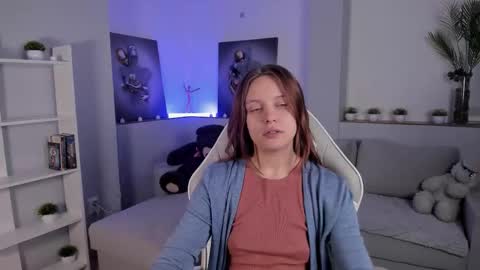 Snapshot of alicepill chatting on 19, 9, 2025 Alice online show from 19, 9, 2025
