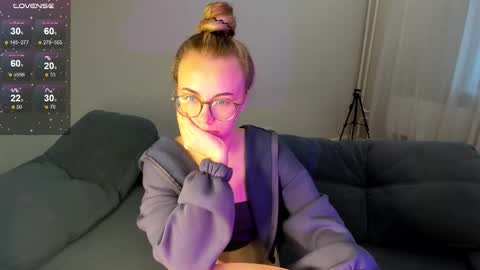 Snapshot of alicepresly chatting on 2, 10, 2025 Alice online show from 2, 10, 2025