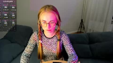 Snapshot of alicepresly chatting on 5, 10, 2025 Alice online show from 5, 10, 2025