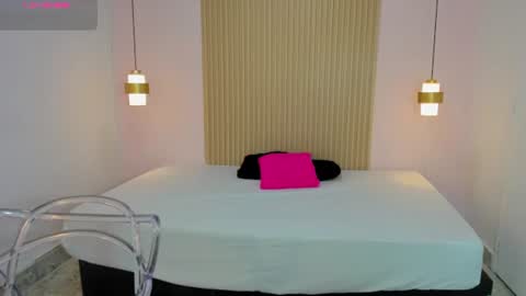 Snapshot of aliceross1 chatting on 11, 6, 2026 AliceRoss online show from 11, 6, 2026