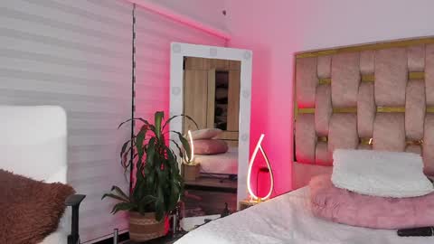 Alicia Lang online show from 1, 2, 2025