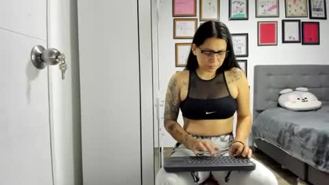 alicia_rainbow online show from 1, 7, 2026
