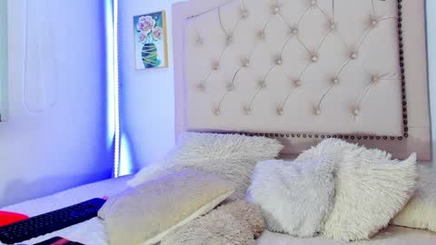 Snapshot of alicia_trece chatting on 1, 2, 2025 online show from 1, 2, 2025