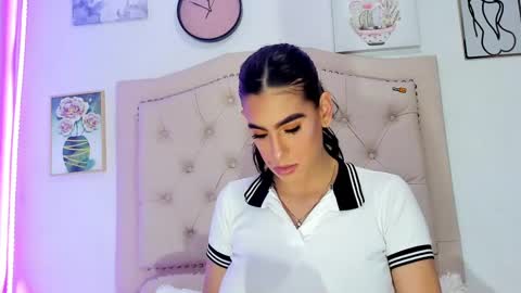 Snapshot of alicia_trece chatting on 19, 2, 2025 online show from 19, 2, 2025