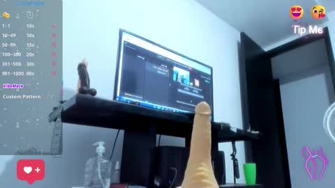 Snapshot of alicia_whittee chatting on 2, 10, 2025 alicia_whittee online show from 2, 10, 2025