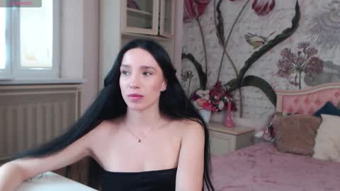 Snapshot of aliciabow chatting on 8, 9, 2025 Veronica online show from 8, 9, 2025