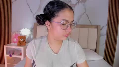 Snapshot of alicialevy chatting on 19, 6, 2026 LUNA online show from 19, 6, 2026
