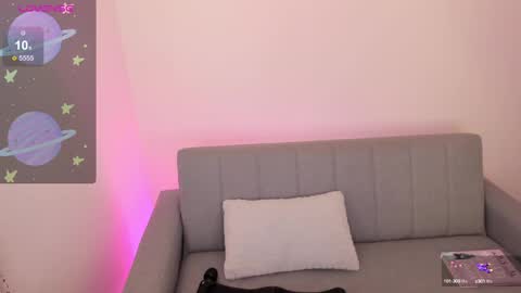 CINNAMON GIRL online show from 18, 1, 2025