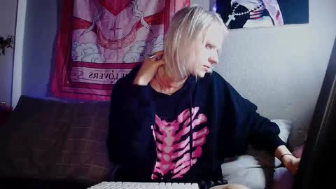 Snapshot of alien_bella chatting on 9, 2, 2026 Alien Bella online show from 9, 2, 2026